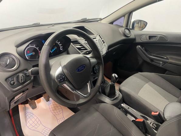 Ford Fiesta Mk6 Рестайлинг с пробегом 2017 года, цена 599 000 рублей, 236000 км, седан, Автокод Объявления