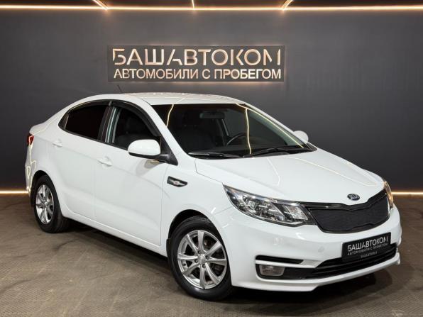 Kia Rio III Рестайлинг с пробегом 2015 года, цена 1 049 000 рублей, 136471 км, седан, Автокод Объявления