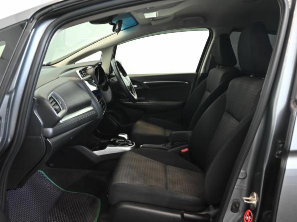 Honda Fit III Рестайлинг с пробегом 2018 года, цена 1 350 000 рублей, 131368 км, хэтчбек, Автокод Объявления