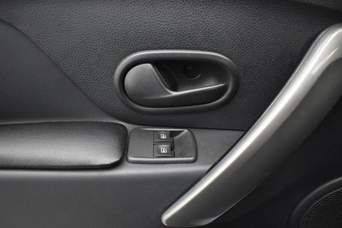 Renault Logan II Рестайлинг с пробегом 2022 года, цена 1 400 000 рублей, 32022 км, седан, Автокод Объявления