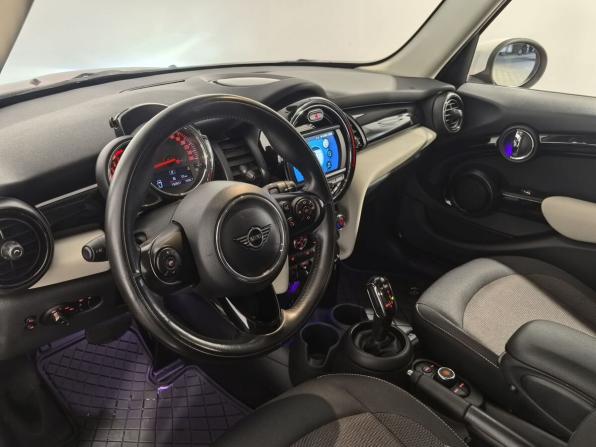Mini Hatch III (F55/F56) Рестайлинг с пробегом 2019 года, цена 1 500 000 рублей, 150950 км, хэтчбек, Автокод Объявления