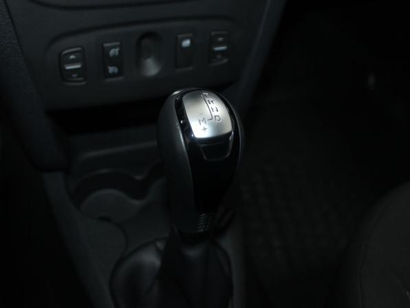 Renault Sandero II Рестайлинг с пробегом 2019 года, цена 1 499 900 рублей, 76910 км, хэтчбек, Автокод Объявления