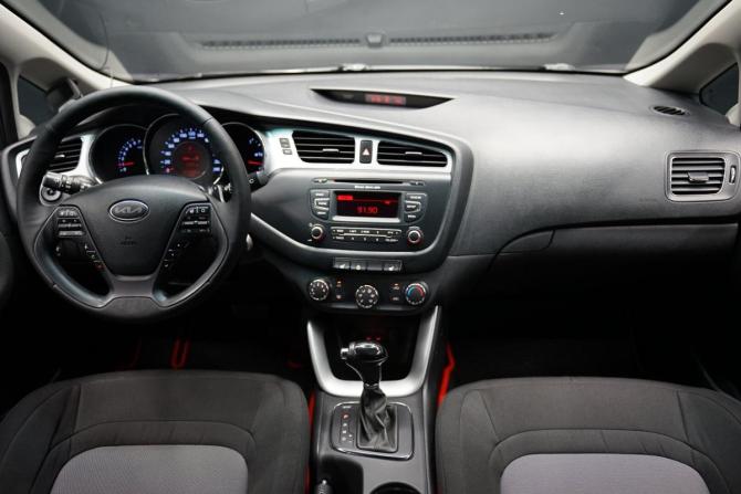 Kia Ceed II с пробегом 2013 года, цена 1 190 000 рублей, 227605 км, хэтчбек, Автокод Объявления