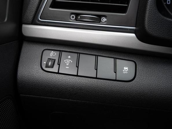 Hyundai Elantra VI (AD) с пробегом 2017 года, цена 1 300 000 рублей, 165933 км, седан, Автокод Объявления