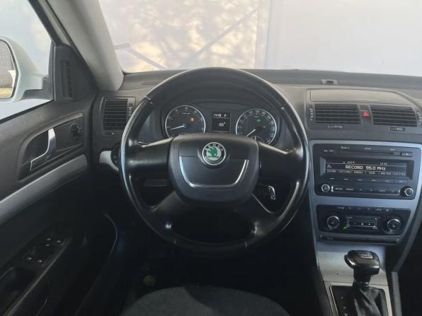 Skoda Octavia II (A5) Рестайлинг с пробегом 2013 года, цена 870 000 рублей, 164733 км, лифтбек, Автокод Объявления