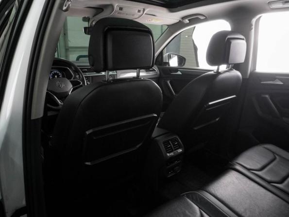 Volkswagen Tiguan II с пробегом 2019 года, цена 2 480 000 рублей, 211480 км, внедорожник, Автокод Объявления