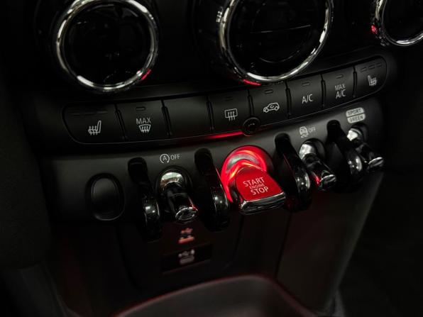Mini Hatch III (F55/F56) Рестайлинг с пробегом 2020 года, цена 1 900 000 рублей, 80083 км, хэтчбек, Автокод Объявления
