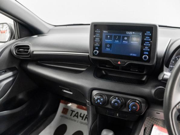 Toyota Yaris IV с пробегом 2020 года, цена 1 120 000 рублей, 108000 км, хэтчбек, Автокод Объявления