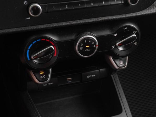 Kia Rio IV Рестайлинг с пробегом 2022 года, цена 1 239 000 рублей, 117096 км, седан, Автокод Объявления