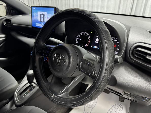 Toyota Yaris IV с пробегом 2021 года, цена 1 380 000 рублей, 103149 км, хэтчбек, Автокод Объявления