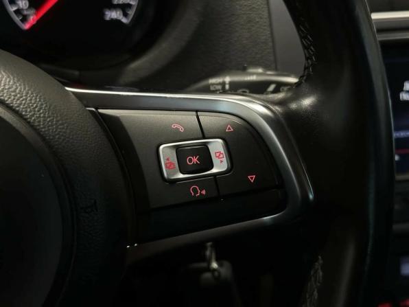 Volkswagen Polo V Рестайлинг с пробегом 2018 года, цена 999 000 рублей, 175000 км, седан, Автокод Объявления