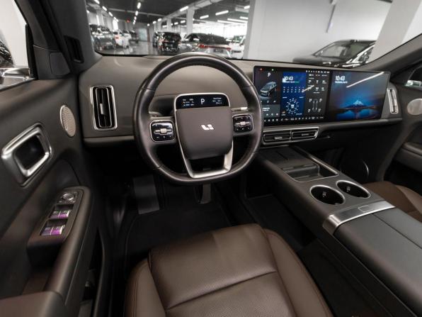 Li Auto (Lixiang) L9 I с пробегом 2024 года, цена 7 000 000 рублей, 33592 км, внедорожник, Автокод Объявления
