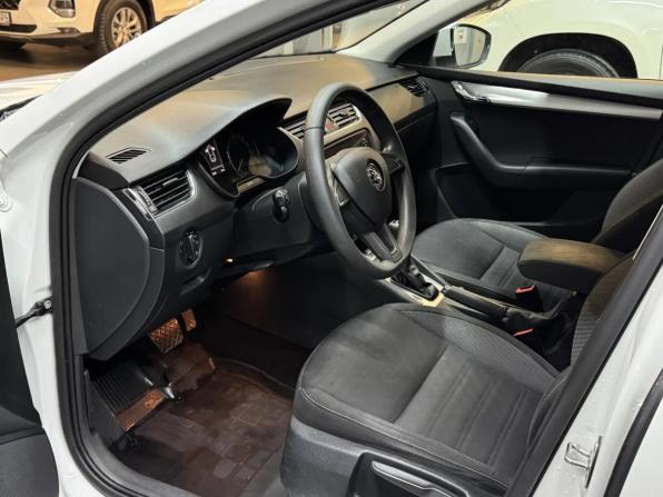 Skoda Octavia III (A7) Рестайлинг с пробегом 2019 года, цена 1 497 000 рублей, 129000 км, лифтбек, Автокод Объявления