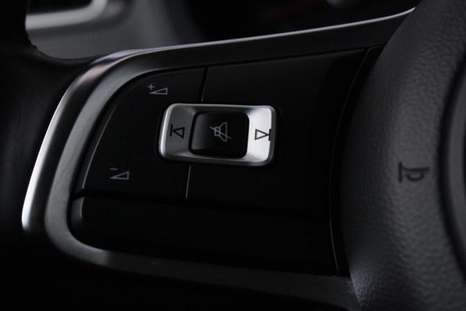 Volkswagen Polo V Рестайлинг с пробегом 2018 года, цена 1 550 000 рублей, 101059 км, седан, Автокод Объявления