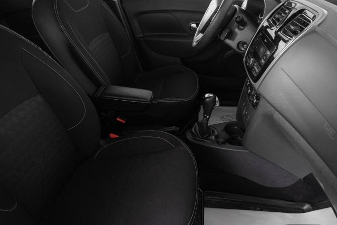 Renault Logan II с пробегом 2017 года, цена 889 000 рублей, 109000 км, седан, Автокод Объявления