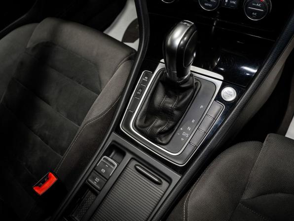 Volkswagen Golf VII Рестайлинг с пробегом 2018 года, цена 1 670 000 рублей, 97300 км, хэтчбек, Автокод Объявления