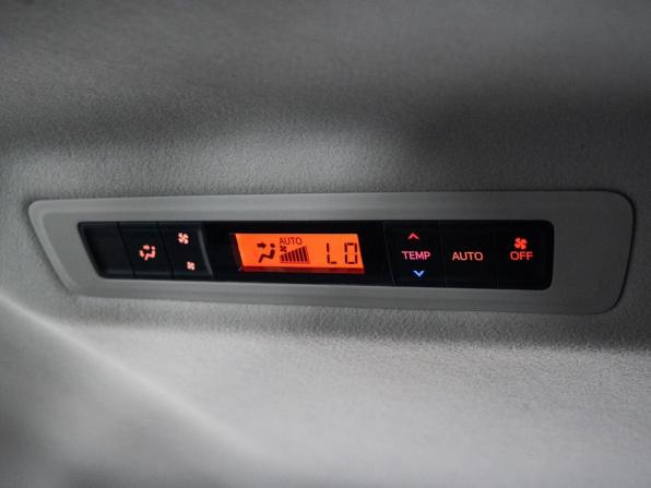 Toyota Noah III (R80) с пробегом 2015 года, цена 1 700 000 рублей, 207169 км, минивэн, Автокод Объявления