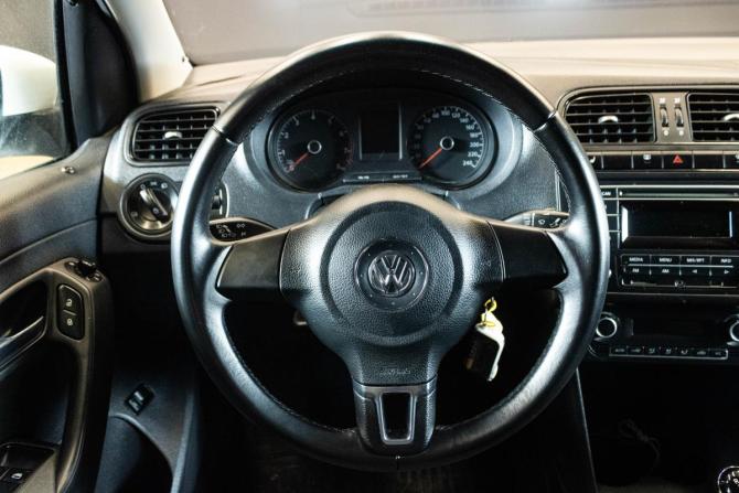 Volkswagen Polo V Рестайлинг с пробегом 2015 года, цена 950 000 рублей, 122541 км, седан, Автокод Объявления
