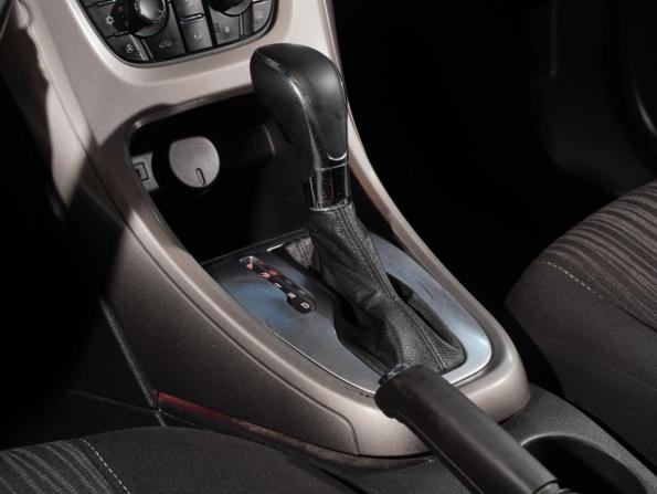 Opel Astra J с пробегом 2012 года, цена 618 000 рублей, 241166 км, хэтчбек, Автокод Объявления