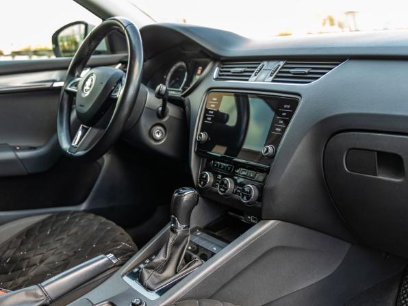 Skoda Octavia III (A7) Рестайлинг с пробегом 2018 года, цена 2 098 000 рублей, 104227 км, лифтбек, Автокод Объявления