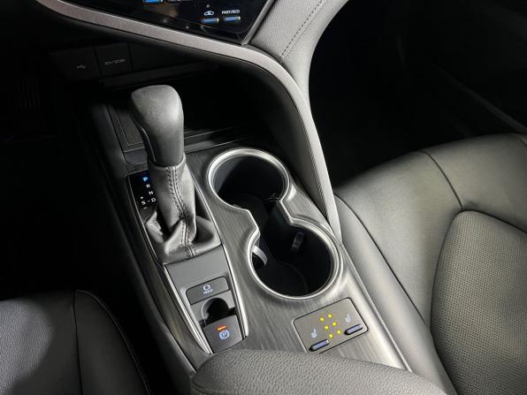 Toyota Camry VIII (XV70) Рестайлинг с пробегом 2021 года, цена 3 139 000 рублей, 57940 км, седан, Автокод Объявления