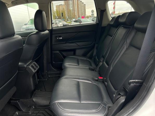 Mitsubishi Outlander III Рестайлинг 3 с пробегом 2021 года, цена 2 227 800 рублей, 151635 км, внедорожник, Автокод Объявления