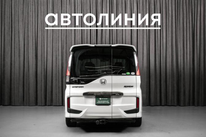 Honda Stepwgn V с пробегом 2015 года, цена 1 890 000 рублей, 130000 км, минивэн, Автокод Объявления