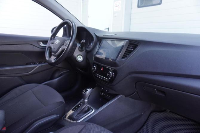 Hyundai Solaris II с пробегом 2018 года, цена 1 230 000 рублей, 114176 км, седан, Автокод Объявления