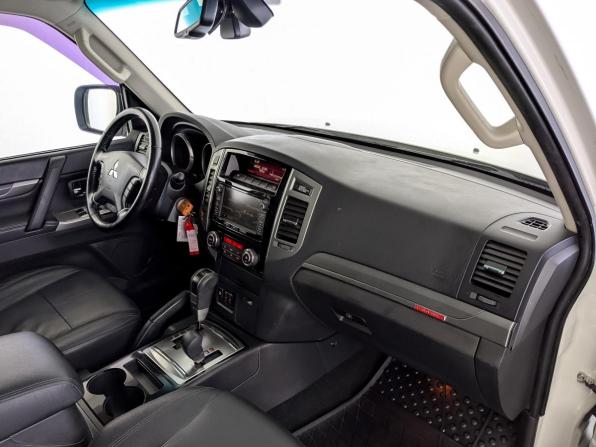 Mitsubishi Pajero IV Рестайлинг 2 с пробегом 2015 года, цена 2 799 000 рублей, 85940 км, внедорожник, Автокод Объявления
