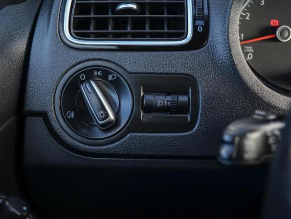 Volkswagen Polo V Рестайлинг с пробегом 2019 года, цена 1 280 000 рублей, 100548 км, седан, Автокод Объявления