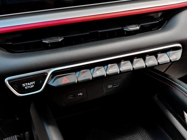 Geely Coolray I Рестайлинг с пробегом 2024 года, цена 2 120 000 рублей, 33270 км, внедорожник, Автокод Объявления