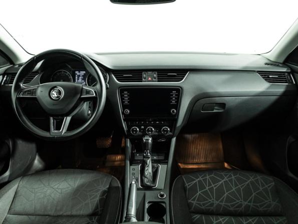 Skoda Octavia III (A7) Рестайлинг с пробегом 2018 года, цена 1 899 700 рублей, 88652 км, лифтбек, Автокод Объявления