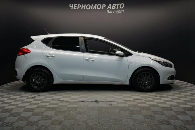 Kia Ceed II с пробегом 2012 года, цена 1 070 000 рублей, 232488 км, хэтчбек, Автокод Объявления