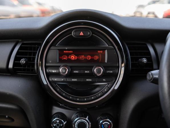 Mini Hatch III (F55/F56) с пробегом 2014 года, цена 1 039 000 рублей, 97557 км, хэтчбек, Автокод Объявления