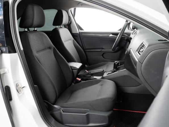 Volkswagen Jetta VI Рестайлинг с пробегом 2015 года, цена 1 065 000 рублей, 230142 км, седан, Автокод Объявления