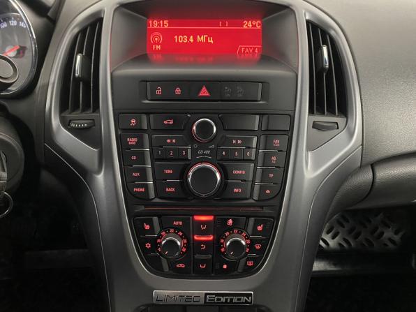 Opel Astra J Рестайлинг с пробегом 2012 года, цена 690 000 рублей, 239784 км, седан, Автокод Объявления