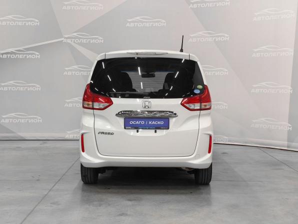 Honda Freed II с пробегом 2018 года, цена 1 630 000 рублей, 156016 км, компактвэн, Автокод Объявления