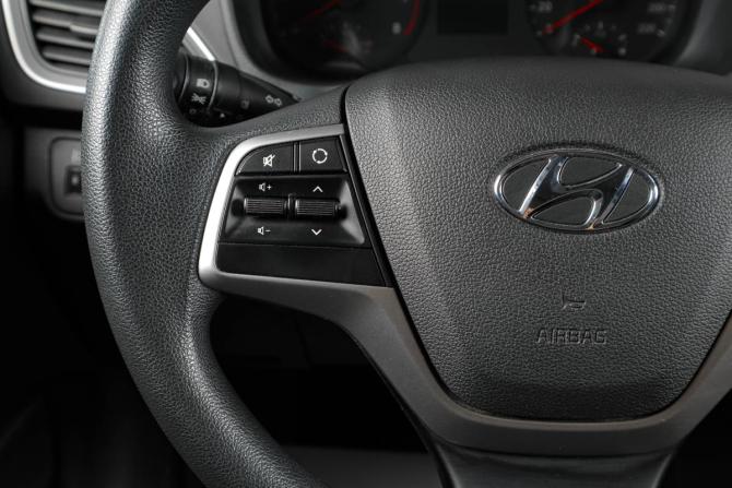 Hyundai Solaris II с пробегом 2017 года, цена 1 489 000 рублей, 111500 км, седан, Автокод Объявления