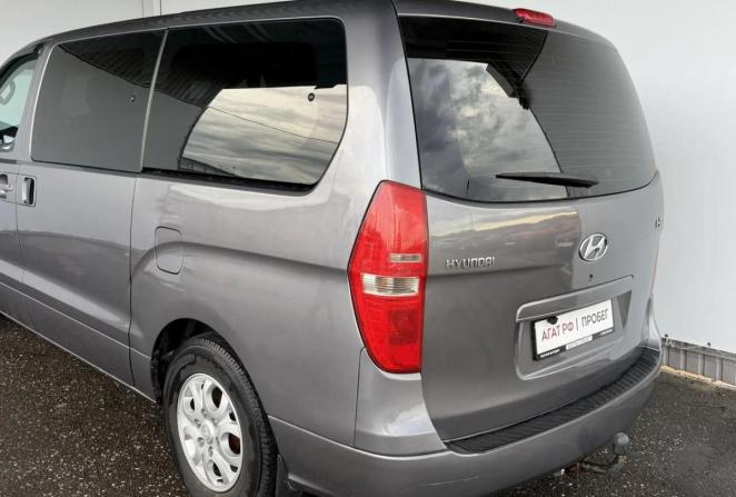 Hyundai H-1 II с пробегом 2010 года, цена 1 160 000 рублей, 262081 км, минивэн, Автокод Объявления