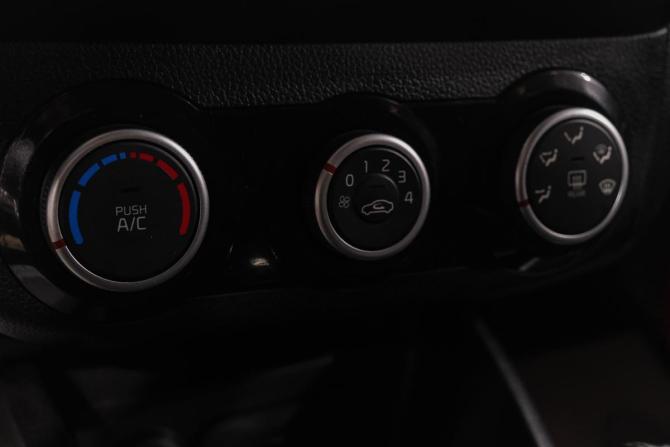 Kia Rio III Рестайлинг с пробегом 2015 года, цена 999 000 рублей, 202000 км, хэтчбек, Автокод Объявления