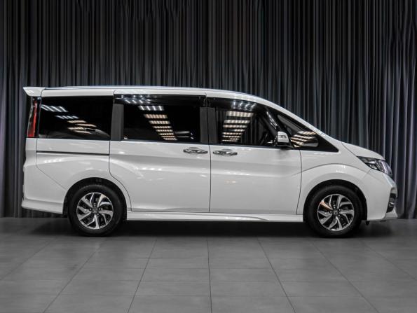 Honda Stepwgn V с пробегом 2015 года, цена 1 989 000 рублей, 163288 км, минивэн, Автокод Объявления