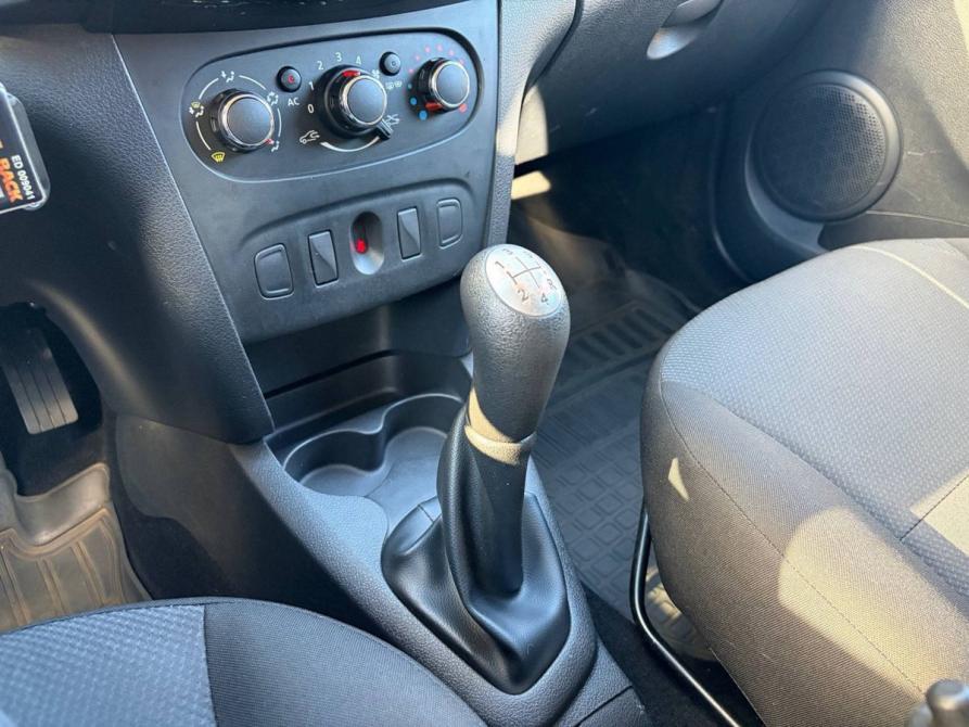 Renault Logan II Санкт-Петербург  - изображение 13