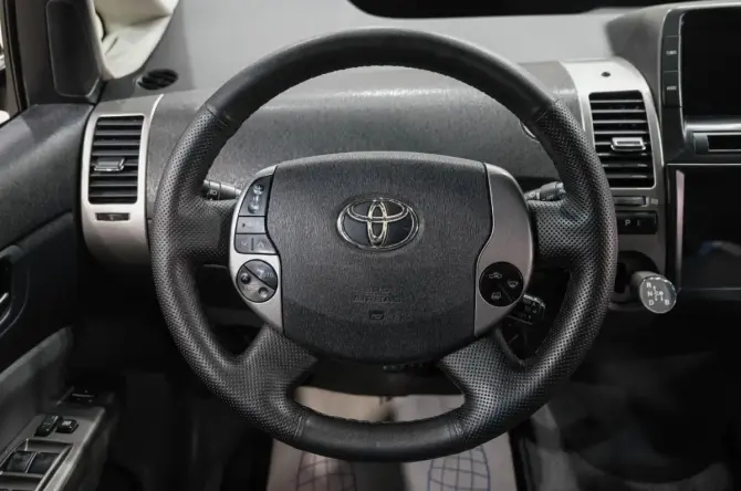 Toyota Prius II Рестайлинг (XW20) с пробегом 2008 года, цена 659 000 рублей, 320000 км, лифтбек, Автокод Объявления