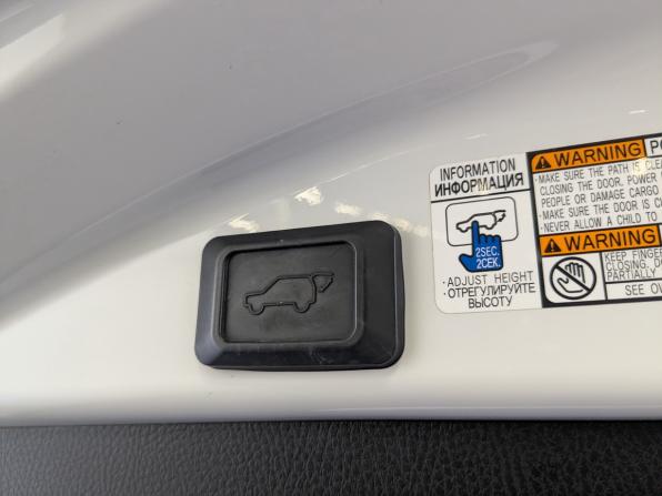 Toyota RAV4 IV (XA40) Рестайлинг с пробегом 2018 года, цена 2 350 000 рублей, 97521 км, внедорожник, Автокод Объявления