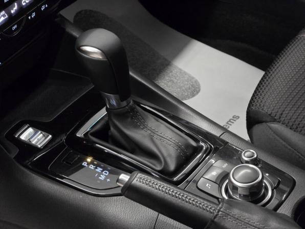 Mazda 3 III (BM) Рестайлинг с пробегом 2018 года, цена 1 349 000 рублей, 172000 км, седан, Автокод Объявления