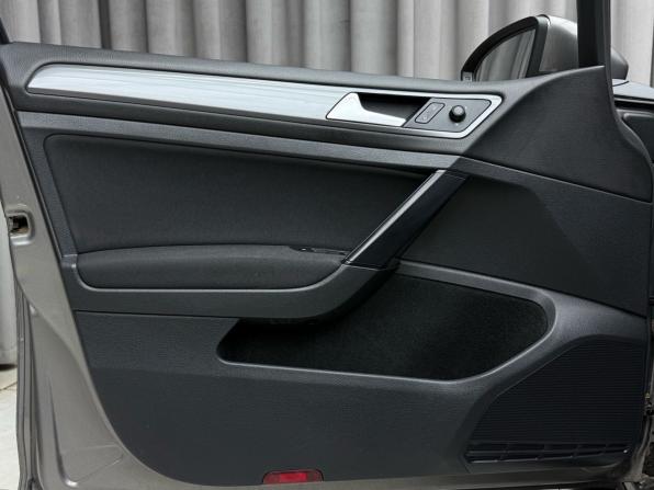 Volkswagen Golf VII с пробегом 2013 года, цена 1 599 000 рублей, 262388 км, хэтчбек, Автокод Объявления