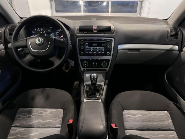 Skoda Octavia II (A5) Рестайлинг с пробегом 2009 года, цена 827 000 рублей, 237180 км, лифтбек, Автокод Объявления