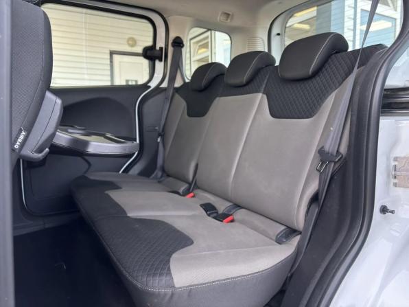 Ford Tourneo Courier I с пробегом 2017 года, цена 999 900 рублей, 267595 км, компактвэн, Автокод Объявления