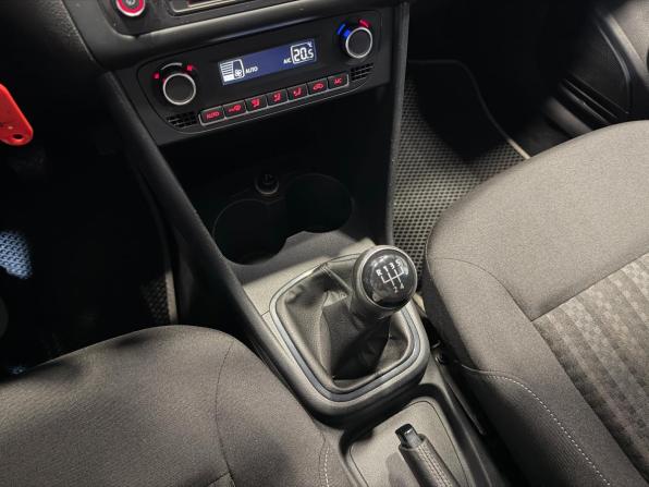 Volkswagen Polo V Рестайлинг с пробегом 2016 года, цена 949 000 рублей, 150000 км, седан, Автокод Объявления