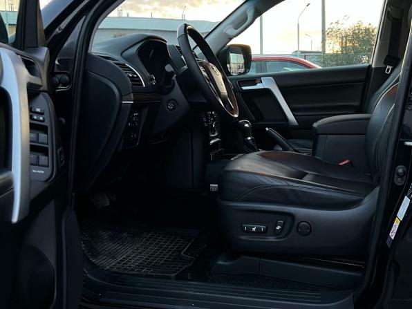 Toyota Land Cruiser Prado 150 Series Рестайлинг 2 с пробегом 2018 года, цена 4 750 000 рублей, 89426 км, внедорожник, Автокод Объявления
